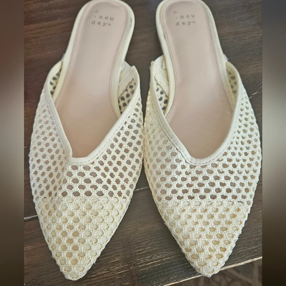 A New Day Women's Amabel Flats and Slip-Ons Natural. Size 9 - Picture 1 of 4